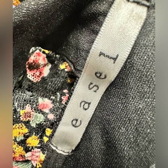 Easel Tie Back Floral Dress - Picture 4 of 5